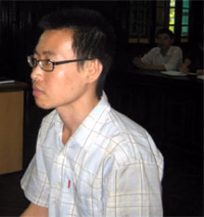 Nhưng trước các bằng chứng hết sức rõ ràng, cuối cùng, Kim Ki Jong đã phải thú nhận, vào tháng 4/2008, qua các mối quan hệ, anh ta được giới thiệu để chị H dạy tiếng Việt cho mình. Suốt quá trình đó, giữa hai người nảy sinh tình cảm yêu đương. Chiều 3/9, sau khi tan học, chị H đến phòng trọ của Jong. Trong lúc nói chuyện, chị H vô tình kể lại mối tình trước đó của mình. Bất giác cơn ghen nổi lên, Jong bắt đầu to tiếng và hai người xảy ra cãi vã.