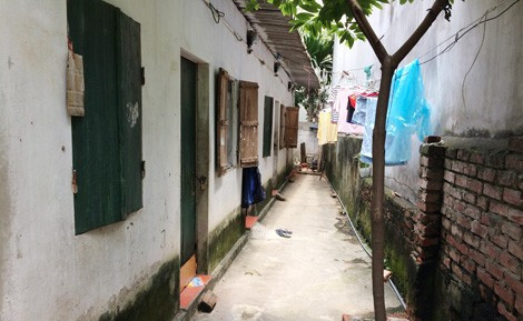 Tuy nhiên, qua làm việc với vài người, Công an tỉnh Cao Bằng biết được vào thời điểm trước khi bà N chết, bà này có cho 4 người đàn ông thuê nhà. Những người này đều là lao động tự do và chẳng ai biết họ từ đâu tới. Điều đặc biệt, sau khi bà N được phát hiện tử vong, cả 4 người thuê nhà đã "mất tích". Sau thời gian "tung quân", các trinh sát Công an tỉnh Cao Bằng đã tìm thấy 2 trong số 4 người đàn ông đã thuê trọ. Những người này khá hợp tác. (Ảnh minh họa, nguồn internet)