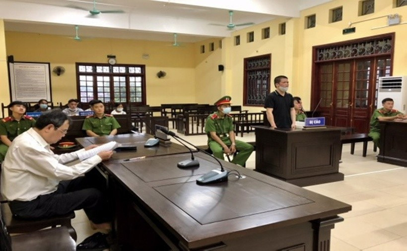 Ngày 24/6/2021, TAND tỉnh Yên Bái (cũ) mở phiên tòa xét xử bị cáo Hà Văn Hoát phạm tội "Giết người", "Hiếp dâm". Sau khi nghị án, HĐXX đã tuyên phạt bị cáo Hoát 7 năm tù về tội "Hiếp dâm", tử hình về tội "Giết người", tổng hợp hình phạt chung là tử hình. (Tên nạn nhân đã được thay đổi)