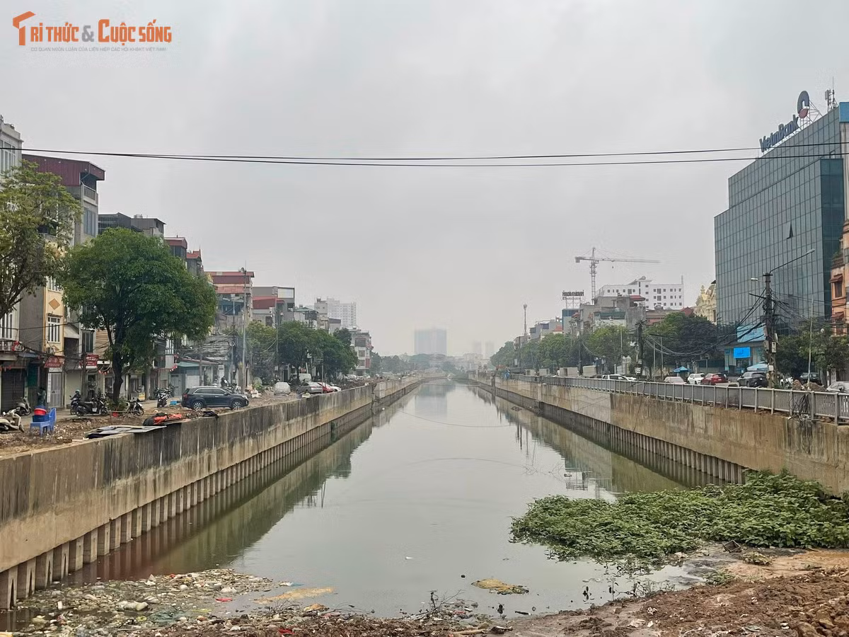 Dự án cải thiện hệ thống tiêu nước khu vực phía Tây Hà Nội, trong đó có hạng mục kênh La Khê dẫn nước về Trạm bơm Yên Nghĩa, được triển khai từ năm 2015 với kỳ vọng giải quyết tình trạng úng ngập cho khu vực Hà Đông và các vùng lân cận.