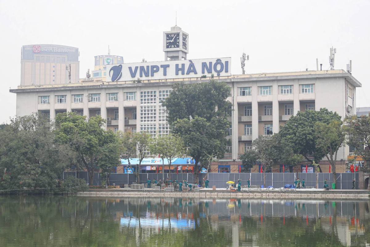 Theo kế hoạch, khu vực hồ Hoàn Kiếm bố trí hai trận địa pháo hoa, đặt tại khu vực trước trụ sở Tòa soạn Báo Hà Nội Mới và trước Bưu điện Hà Nội.