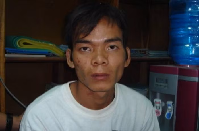 Theo điều tra, Phúc nghiện ma túy nặng và nhiễm HIV. Năm 2007, khi đang thụ án tội Mua bán và sử dụng trái phép chất ma túy, Phúc trốn trại, dẫn theo bạn gái lên TP Biên Hòa sống lang thang rồi được anh trai đưa về sống chung nhà. Hắn làm phụ hồ và thợ sơn nước. Với 3 tội danh Hiếp dâm, Giết người, Cướp tài sản, kẻ thủ ác sau đó phải nhận mức án cao nhất từ TAND tỉnh Đồng Nai.