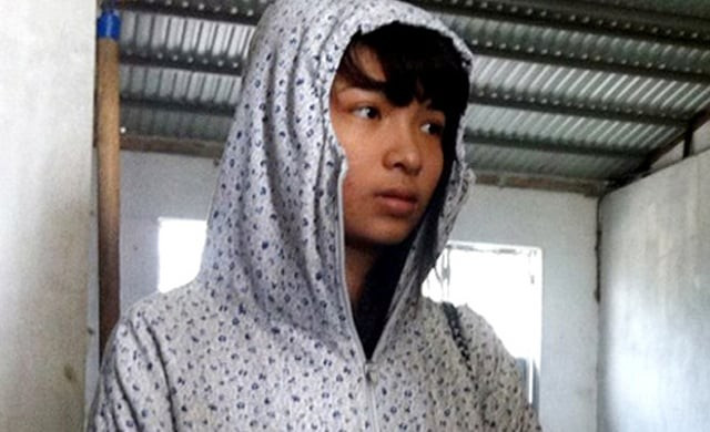 Sáng 5/10, Thanh đi nhà nghỉ với 1 người đàn ông khác và được người này cho 100 nghìn. Đến trưa cùng ngày, anh Đ gọi điện rủ đi nhà nghỉ, Thanh đồng ý. Khi tới nơi, anh Đ có nạp cho Thanh một thẻ điện thoại 20 nghìn đồng. Sau khi "quan hệ", giữa hai người nảy sinh mâu thuẫn, Thanh vớ lấy con dao lạnh lùng đâm anh Đ hai nhát khiến người này gục xuống và tử vong ngay sau đó. Thanh ngồi một lúc rồi đi vào nhà vệ sinh rửa dao. Khi quay ra cô ta lục túi nạn nhân lấy đi 4 triệu đồng trong ví. Toàn bộ giấy tờ của anh Đ, đối tượng cho vào bồn cầu xả nước phi tang.