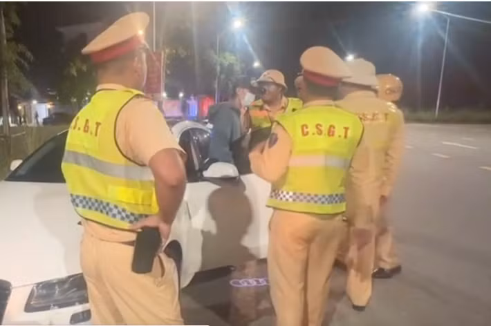 Liên quan vụ "từ clip xe Audi chèn ép ô tô khác trên cao tốc, tìm ra tài xế dương tính với ma túy", sáng 24/7, đại diện Cục Cảnh sát giao thông cho biết tài xế vi phạm được xác định là Vũ Xuân Bình (sinh năm 1997, trú tại Hà Bắc, Hải Phòng). Đây là nam rapper có tên Bình "Gold". Trước đó, khoảng 18h ngày 23/7, Bình điều khiển xe ô tô Audi, biển số Hà Nội chạy trên tuyến cao tốc Nội Bài - Lào Cai.