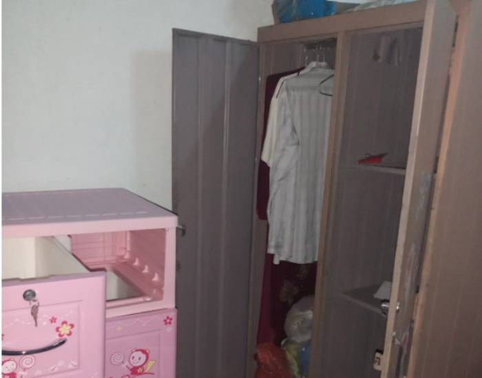 Người nhà cho biết, ngày thường thấy nạn nhân đeo trang sức như nhẫn và dây chuyền. Tuy nhiên, vào thời điểm bà H chết, những tài sản này đã không còn. Chiếc xe máy cũng đã biến mất. Những dữ liệu đó đủ để Công an tỉnh Hải Dương đưa ra nhận định, đây là vụ án giết người, cướp tài sản. Khi khám nghiệm hiện trường, công an phát hiện trên bàn có 2 chiếc bát, một bát còn thừa mì tôm ăn dở, bát kia đựng vỏ trứng vịt lộn. Cạnh đó có 1 chai rượu nhỏ. (Ảnh minh họa, nguồn internet)