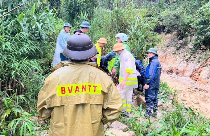 Hơn một tháng trời tích cực điều tra, tung tích về hung thủ gây án vẫn là một ẩn số. Trong khi đó, dư luận địa phương lại hết sức hoang mang. Những lời đồn thổi rùng rợn, những câu chuyện ma quái được thêu dệt xung quanh cái xác không đầu mỗi ngày được lan ra rộng hơn. Sau 2 tháng khẩn trương điều tra, Ban Chỉ đạo vụ án đã truy bắt khẩn cấp 3 đối tượng. (Ảnh minh họa, nguồn internet)
