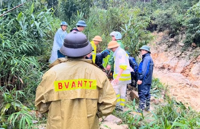 Hơn một tháng trời tích cực điều tra, tung tích về hung thủ gây án vẫn là một ẩn số. Trong khi đó, dư luận địa phương lại hết sức hoang mang. Những lời đồn thổi rùng rợn, những câu chuyện ma quái được thêu dệt xung quanh cái xác không đầu mỗi ngày được lan ra rộng hơn. Sau 2 tháng khẩn trương điều tra, Ban Chỉ đạo vụ án đã truy bắt khẩn cấp 3 đối tượng. (Ảnh minh họa, nguồn internet)