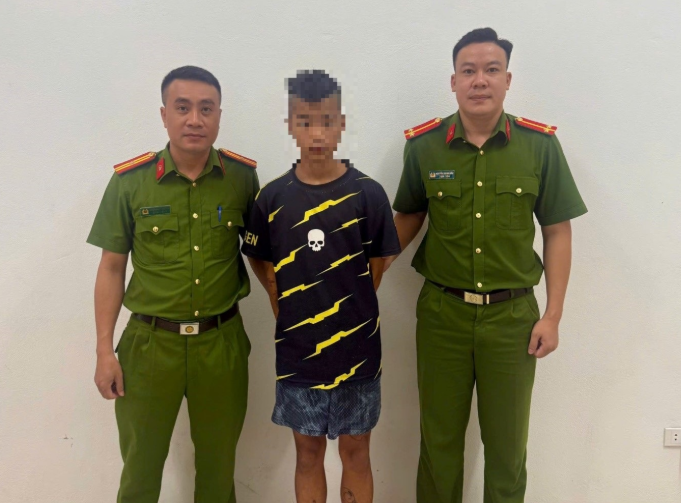 Công an phường Hạc Thành, tỉnh Thanh Hóa bàn giao đối tượng B cho Công an phường Móng Cái 3. capture-429.png