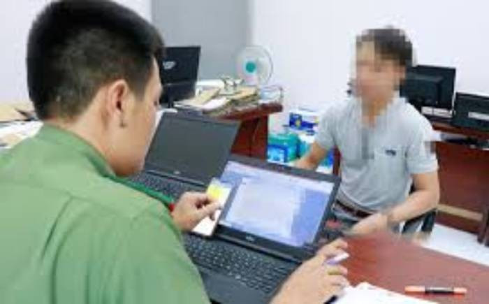 Theo hồ sơ vụ án, sáng 1/2/2019, trời se lạnh, trước phòng trực ban Công an huyện Chương Mỹ, TP Hà Nội (cũ) xuất hiện một người đàn ông với vẻ mặt lo lắng. Người này cho biết mình là quản lý cho một chuỗi nhà nghỉ Hoa Anh Đào do bà Đặng Thị H (SN 1960, trú tại Chương Mỹ, Hà Nội) làm chủ. Khoảng 2 ngày nay, người này đã không thể liên lạc được với bà H dù đã tìm đủ mọi cách. (Ảnh minh họa, nguồn internet)