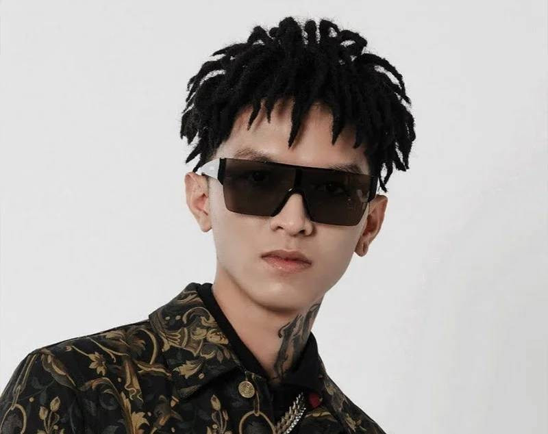 Các MV của Bình Gold bị lên án vì hình ảnh phản cảm, lời rap thô tục, thiếu tính nghệ thuật và nguy cơ gây ảnh hưởng tiêu cực đến giới trẻ. Đỉnh điểm là MV “Bốc Bát Họ” bị chỉ trích gay gắt nhất vì cả MV và lời ca khúc đều có nhiều hình ảnh mang tính chất ăn chơi sa đoạ của giới trẻ, tiêu biểu là tệ nạn vay nặng lãi để cá độ, hút cần sa, "bay lắc".