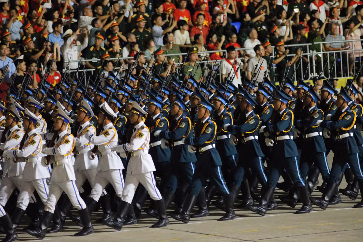 Rút kinh nghiệm tổng hợp luyện tại Quảng trường Ba Đình vào tối 21/8, trong tổng hợp luyện lần này, công tác tổ chức được tiến hành bài bản, sát với nội dung kịch bản.