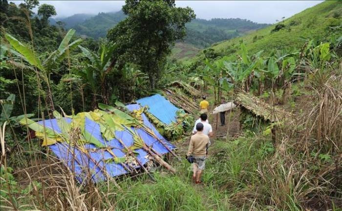 Hàng ngày, Xin thường lên nương rẫy cùng chồng, nhưng không rõ vì lý do gì mà sáng hôm xảy ra vụ án, ả lại ở nhà. Cơ quan điều tra xác định hiện có 3 người đàn ông quan hệ "ngoài luồng" với Xin và cùng "biến mất" khỏi địa phương sau khi vụ án xảy ra. Trong số đó, nổi lên Đặng Văn Thủ (SN 1991, người dân tộc Sán Chỉ, ngụ thôn Nặm Tút, xã Lục Hồn, H.Bình Liêu, Quảng Ninh). Gã thanh niên này chưa có tiền án, tiền sự, nhưng ăn chơi lêu lổng. (Ảnh minh họa, nguồn internet)