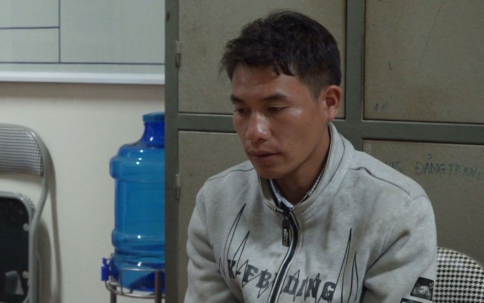 Ngay lập tức, Lý Láo Lủ bị cơ quan công an triệu tập. Tuy nhiên, với bản tính lì lợm, lúc đầu Lủ liên tục quanh co, chối tội. Chỉ tới khi các điều tra viên đưa ra nhiều bằng chứng không thể chối cãi, Lủ mới cúi đầu thừa nhận hành vi tội ác. Lủ khai vào ngày 22/10/2020, sau khi đi uống rượu về, trong lúc ra khu vực đồi để dò sóng điện thoại, y phát hiện chị L. đang lúi húi ở nương ngô. Nhận thấy khu vực không có người qua lại, Lủ nảy sinh ý đồ đen tối.