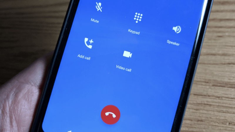 Trước đó không lâu, trong xã có trường hợp thiếu nữ bị kẻ xấu bắt cóc bán qua biên giới khiến gia đình L. càng trở nên lo lắng. Linh cảm có chuyện chẳng lành, ông Chu Ngọc D. (bố chị L.) lập tức họp gia đình và tổ chức mọi người tỏa đi các hướng để tìm kiếm. Sáng 20/3/2011, khi mọi người gọi lại vào số máy của chị L. thì từ đầu dây bên kia vang lên giọng nói của một người đàn ông. Đó là anh Chu Bá Nguyện (anh họ L.). (Ảnh minh họa, nguồn internet).