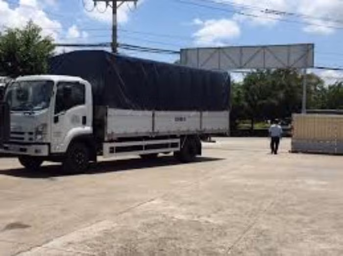 Gã được thi hành án tại trại giam Thanh Phong (Bộ Công an), đến tháng 6/2018, Dương được tha tù trước thời hạn. Về địa phương, Dương làm nghề lái xe tải chở hàng. Khi được mời lên làm việc, trước những chứng cứ không thể chối cãi, Dương đã phải cúi đầu nhận tội. (Ảnh minh họa, nguồn internet)