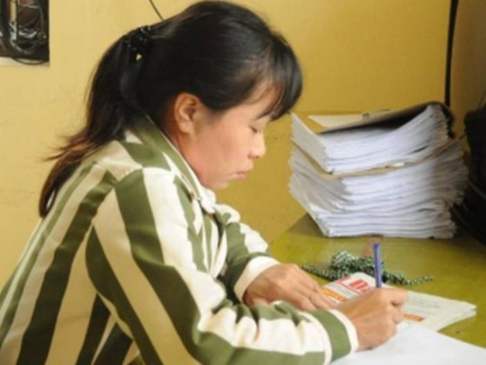 Những tưởng tội ác được che giấu, nhưng vết bầm tím trên vùng gáy của nạn nhân đã giúp cơ quan công an vạch trần bộ mặt thật của 2 kẻ sát nhân. Tại cơ quan điều tra, trước những bằng chứng không thể chối cãi, Thanh và Lưu đã cúi đầu thừa nhận hành vi phạm tội. Với tội ác đã gây ra, bị cáo Dương Doãn Thanh bị tòa tuyên án tử hình về tội "Giết người", còn bị cáo Dương Thị Lưu nhận mức án chung thân, cùng tội danh (ảnh đối tượng Dương Thị Lưu)