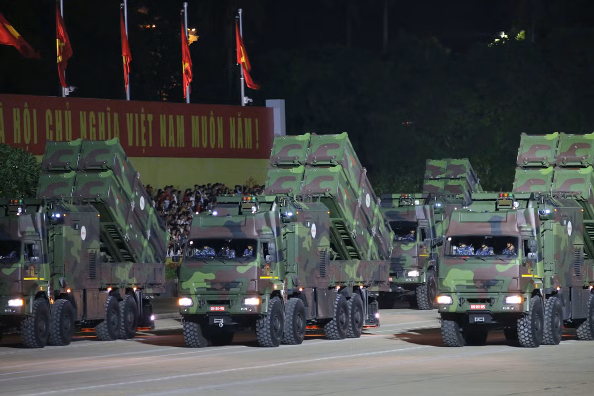 Khối xe pháo, khí tài phòng không, không quân, thông tin, tác chiến điện tử, hóa học, công binh gồm 6 khối: xe pháo Phòng không, tên lửa Phòng không; tên lửa Phòng không và UAV; đội hình xe thông tin quân sự cơ động; xe Tác chiến điện tử; xe Phòng hóa của Binh chủng Hóa học; xe của Binh chủng Công binh.