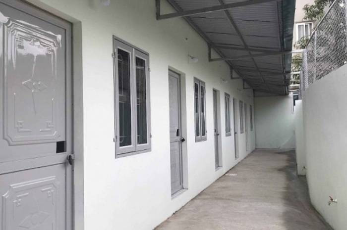 Theo hồ sơ vụ án, chiều muộn 29/12/2005, không thấy anh Lê Xuân P về căn nhà trọ gần sân vận động Mỹ Đình (Hà Nội), anh K. vốn là người cùng quê, cùng hành nghề xe ôm hay bắt khách tại cổng Trường ĐH Giao thông vận tải thấy lo lắng. Bất chợt, anh K. nhớ tới câu chuyện P kể về vị khách trả thiếu 10 nghìn đồng từ chuyến xe hôm trước. (Ảnh minh họa, nguồn internet)