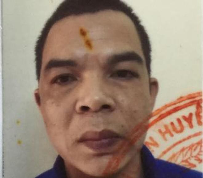 Công an Hà Nội đã cử người vào trại cai nghiện để làm việc. Ngồi trước các điều tra viên, Chiến phủ nhận toàn bộ sự liên quan. Các trinh sát phát hiện, ngày 14/10/2016, Chiến đã gây ra 1 vụ trộm cắp tài sản trên địa bàn xã Tiên Dược (Sóc Sơn). Lệnh bắt giữ gã nghiện này để làm rõ hành vi trộm cắp tài sản được thực hiện ngay sau đó. Suốt nhiều ngày, Chiến vẫn giữ thái độ "không biết, không thấy" về cái chết bất thường của bà L. Cho đến khi các điều tra viên đã thu thập đầy đủ chứng cứ, Chiến mới chịu thừa nhận hắn là hung thủ sát hại bà L. (Ảnh đối tượng Chiến)