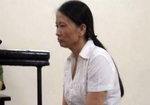 Chỉ vì ham muốn từ mối quan hệ bất chính, Thúy đã đang tâm ra tay tước đi mạng sống của một người phụ nữ. Tội ác của Thúy, theo lẽ thường sẽ phải trả giá bằng mức án tử hình. Tuy nhiên, thời điểm phạm tội, chị ta đang mang thai nên TAND TP Hà Nội đã tuyên mức án tù chung thân.