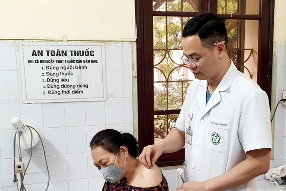 Điều trị thành công liệt chi trên bằng y học cổ truyền