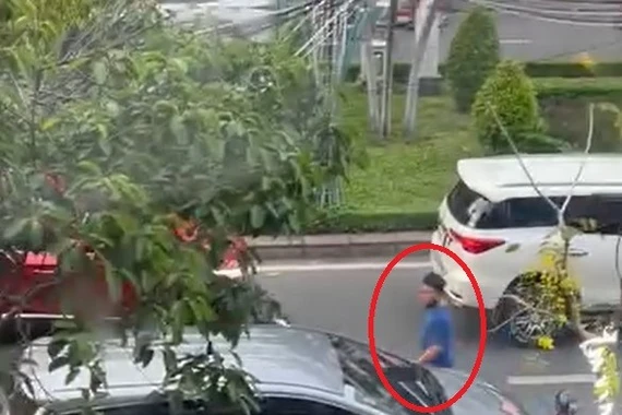Xác minh clip tài xế ôtô bị rượt đánh sau va chạm giao thông
