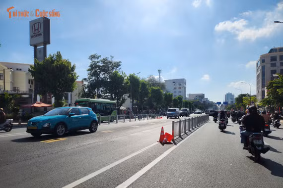 Tuyến đường "khổ vì kẹt xe" thay đổi bất ngờ vì...dải phân cách
