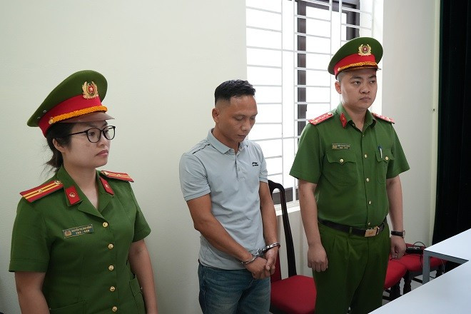 Bắt tạm giam người đàn ông buôn bán hơn 2 tấn hàng cấm