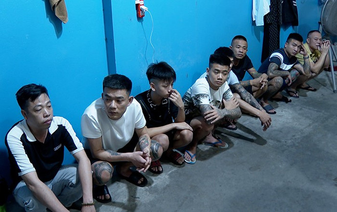 Phá đường dây ép các cô gái làm nhân viên tại quán Karaoke