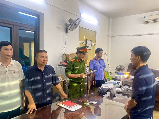 Bắt chủ cơ sở sản xuất hàng nghìn tấn phân bón giả