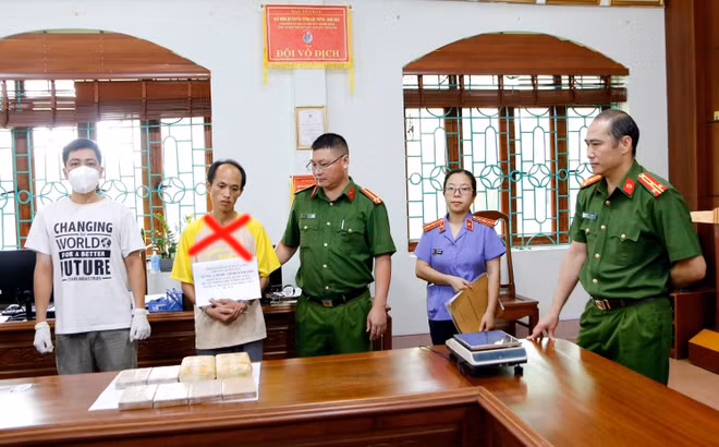 Bắt đối tượng mua bán vận chuyển số lượng lớn ma túy