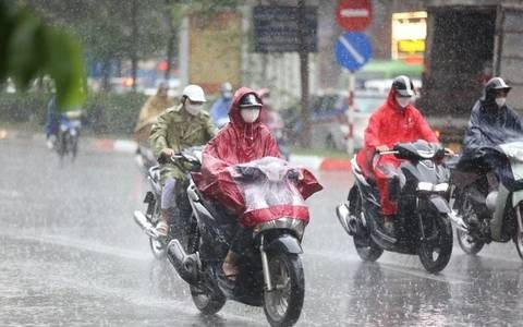 Cảnh báo mưa lớn cục bộ kèm dông lốc, sét tại khu vực Hà Nội