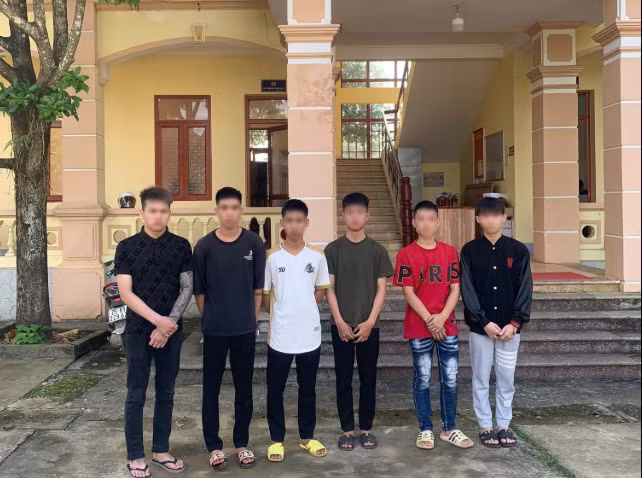 Nhóm đối tượng dùng kiếm chém người đi đường gây thương tích