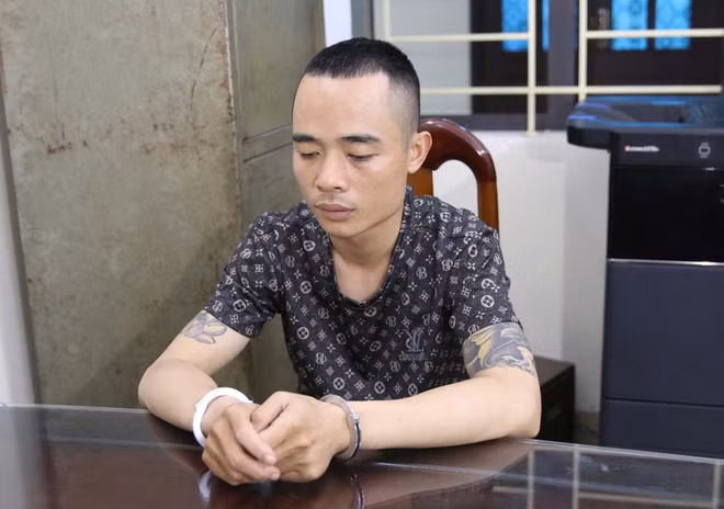 Bắt đối tượng giả vờ mua vàng rồi cướp giật lấy tiền trả nợ