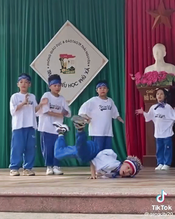 Man nhay hiphop cuc dinh cua nhom hoc sinh tieu hoc o Thai Nguyen