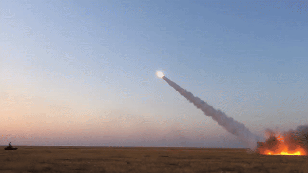 Được biết đây là hệ thống tên lửa đất đối không tầm trung tự hành tiên tiến được phát triển bởi Liên Xô, chính thức ra đời vào năm 1984.