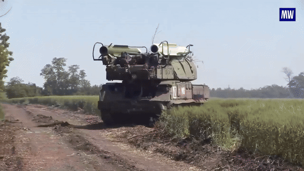 Nhờ được hiện đại hóa, mặc dù vẫn sử dụng đạn tên lửa 9M38 (tầm bắn 35 km) nhưng xác suất tiêu diệt mục tiêu chỉ bằng 1 phát bắn của Buk-M1 đã tăng lên 95% so với 90% của Buk.