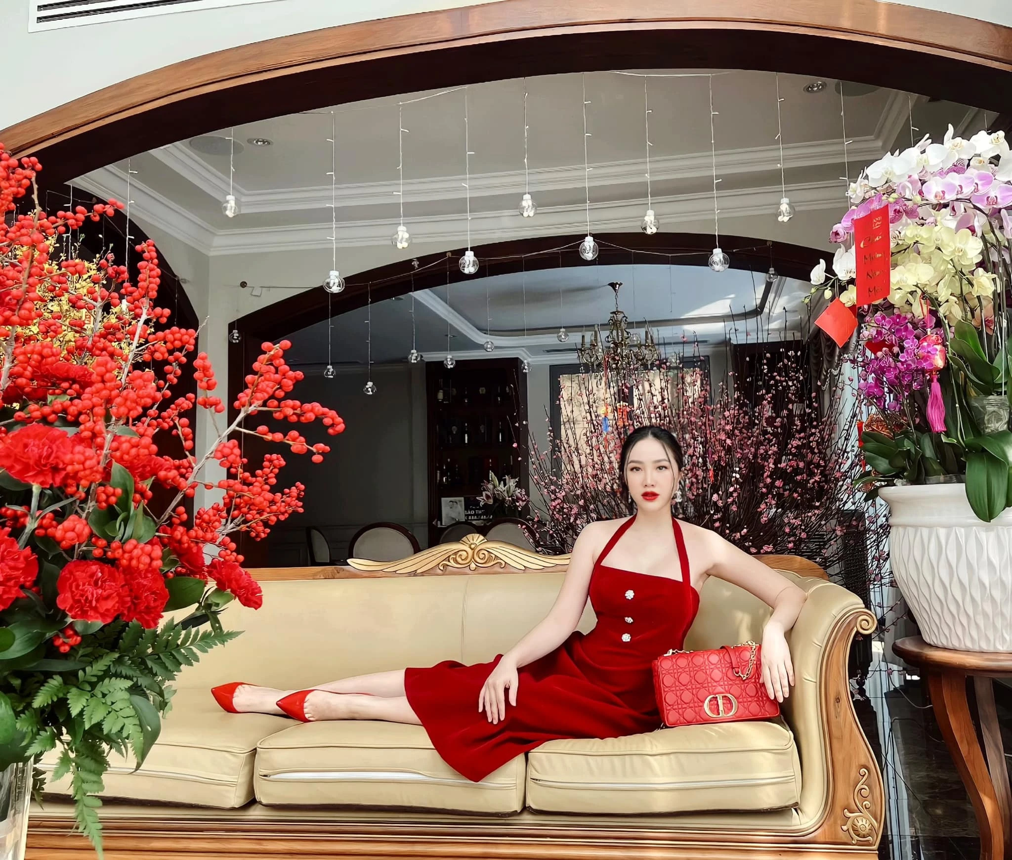 Bảo Thy sống như "bà hoàng" trong biệt thự với chồng đại gia