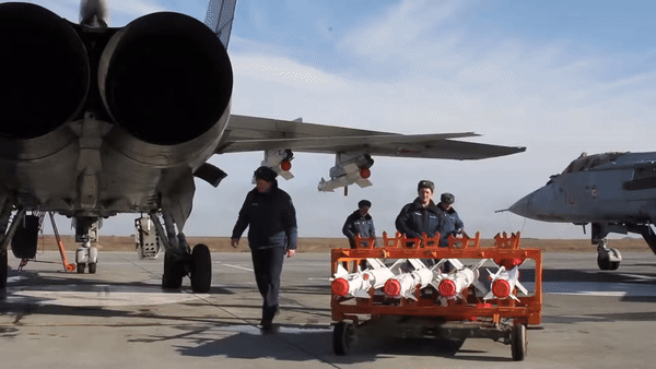 R-73 là loại tên lửa không-đối-không tầm ngắn tiêu chuẩn được phát triển bởi cục thiết kế Vympel Liên Xô, bắt đầu đưa vào biên chế từ năm 1984.