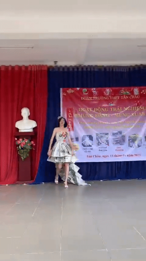 Màn trình diễn thời trang tái chế cực chất của học sinh Tây Ninh Man trinh dien thoi trang tai che cuc chat cua hoc sinh Tay Ninh