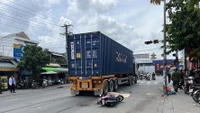 Người phụ nữ tử vong sau va chạm với xe container ở Dĩ An