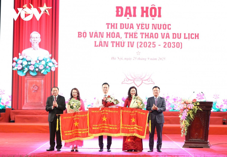 Trần Huấn. dai-hoi-thi-dua-2.jpg