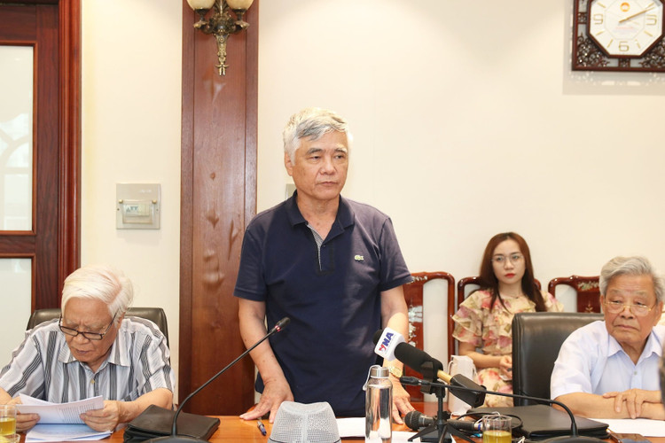 Ông Nguyễn Văn Phúc, Phó Chủ nhiệm Hội đồng tư vấn về Dân chủ và Pháp luật UBTƯ MTTQ Việt Nam, phát biểu tại Hội nghị. Ảnh: Tiến Đạt. ong-phuc.jpg