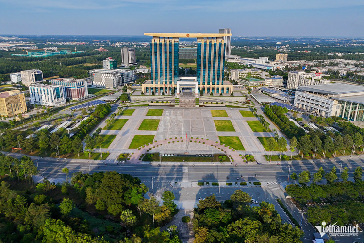 Nguyễn Huế tai-chinh.jpg