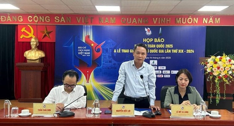 Ban Tổ chức thông tin, Hội báo toàn quốc năm nay có hơn 80 đơn vị báo chí Trung ương và địa phương tham gia, với gần 130 gian trưng bày. hoi-bao.jpg