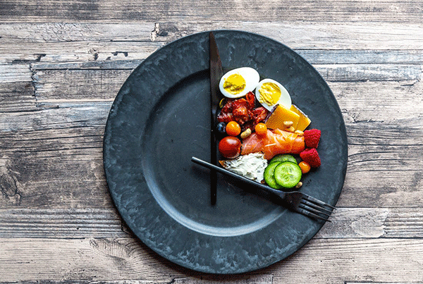 An kieng theo khung gio giup giam can, song lau khoe manh