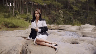 Tăng Thanh Hà thần thái đỉnh cao trong set đồ sang chảnh của Chanel với tông màu đen trắng, đặc biệt mỹ nhân khéo léo trong việc mix phụ kiện trang sức cùng style "không nội y"