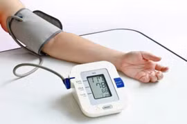 Người cao tuổi nên đo huyết áp thế nào để luôn an toàn, chính xác?