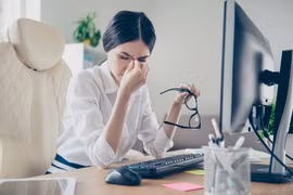 Làm việc với máy tính nhiều, đừng để bức xạ màn hình hại mắt