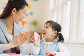 Nuôi dưỡng kỹ năng giao tiếp cho trẻ ngay từ bé